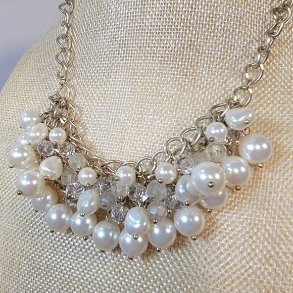 Francesca's Faux pearl and clear faceted bead chunky statement necklace - Picture 7 of 15